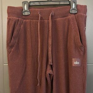 Alo yoga muse sweatpants